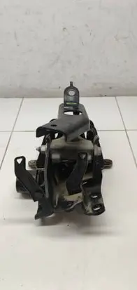 Toyota Yaris Engine mount bracket 