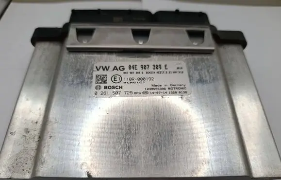 Volkswagen Golf VII Engine control unit/module 04E907309E 0261S07729