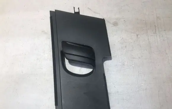 Volvo XC90 Seat belt trim 31389171