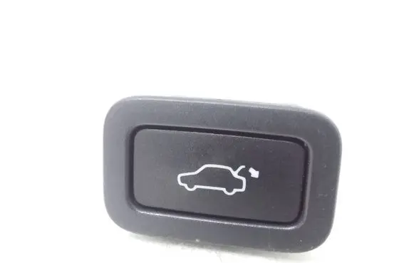Volvo V70 Tailgate/boot open switch button 30739237