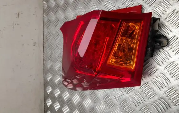 Toyota RAV 4 (XA40) Rear/tail lights KOITO02259