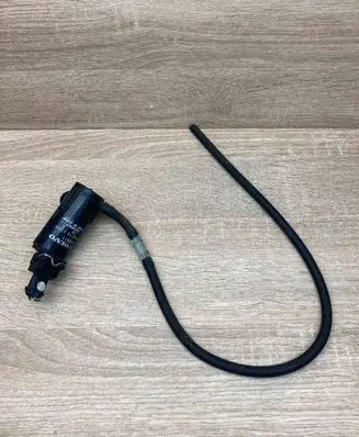 Volvo S60 Windscreen/windshield washer pump 9169611 0602103950 WITHPLUG