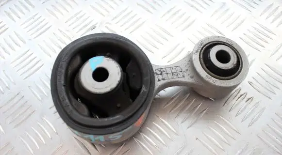 Honda Civic IX Engine mount bracket