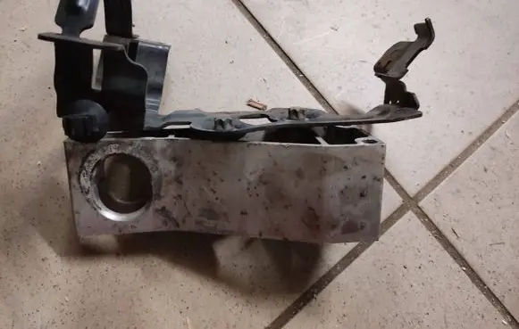 Mercedes-Benz S W222 Radiator mount bracket 2226261431 1329064384
