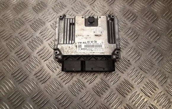 Volkswagen Touran III Engine control unit/module 05E907309