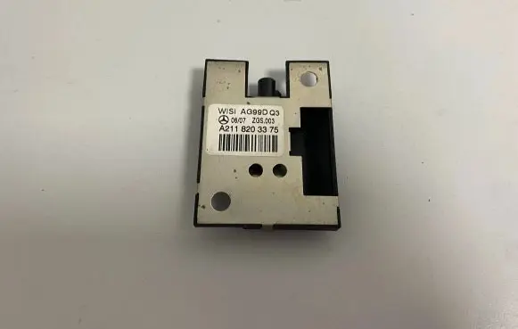 Mercedes-Benz CLS C219 Antenna control unit A2118203375