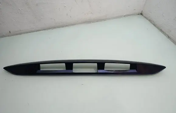Mitsubishi Grandis Trunk door license plate light bar 