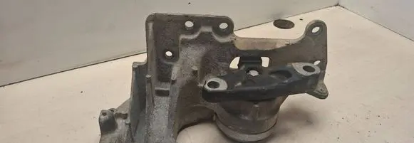 Nissan X-Trail T31 Engine mount bracket 11220JD700