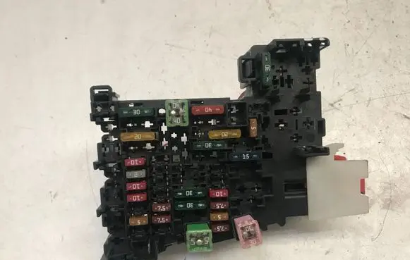 Volkswagen Golf VII Fuse module 5Q0937615C