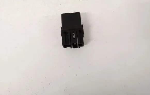 Volvo S40, V40 Other relay mb953381 v23134-b52-x240