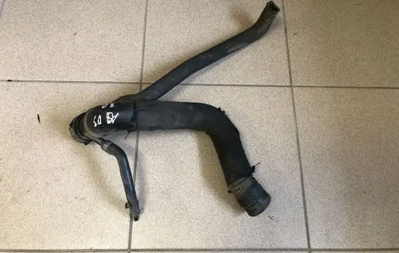 Audi A8 S8 D3 4E Engine coolant pipe/hose