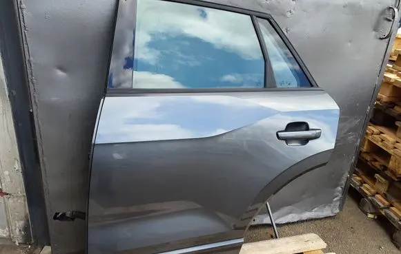 Audi Q2 - Rear door 