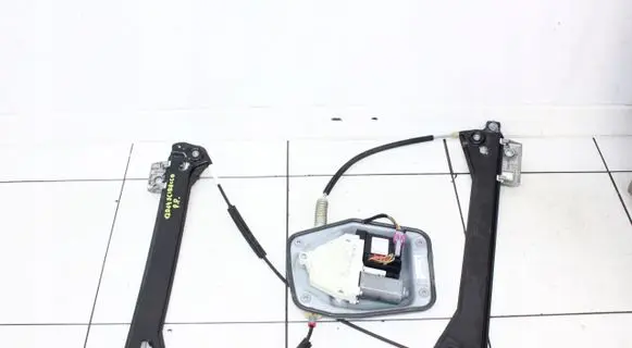 Volkswagen Scirocco Front door window regulator with motor 1Q0959701H