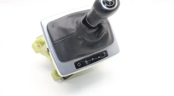 Mercedes-Benz C W204 Gear shifter/selector A2042677524