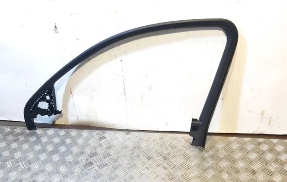 Audi Q3 8U Front door glass trim molding 8U0867610