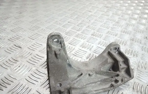 Audi A6 S6 C4 4A Engine mounting bracket 4A0199354