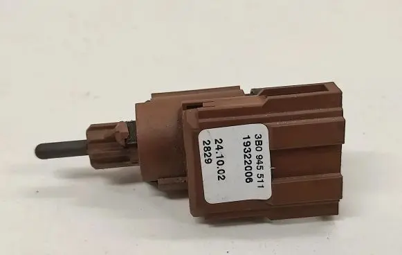 Audi A4 S4 B6 8E 8H Brake pedal sensor switch 3B0945511 19322006