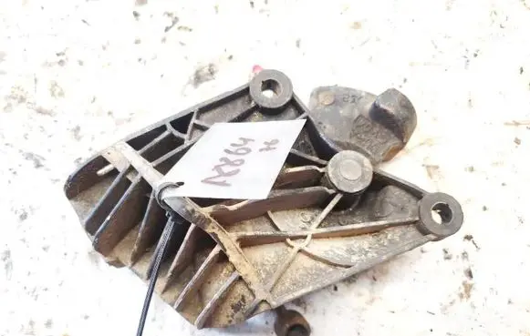 Peugeot Partner Engine mounting bracket