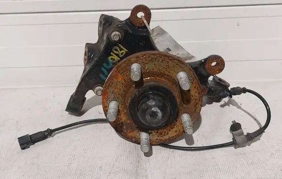 Ford Mustang VI Front wheel hub FR3C3107A