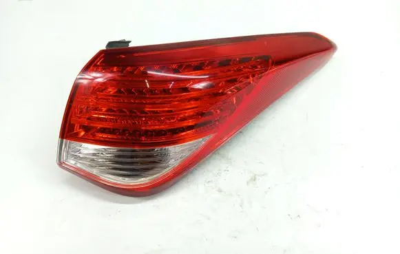 Hyundai i40 Rear/tail lights 92402-3Z3 UGATBAR