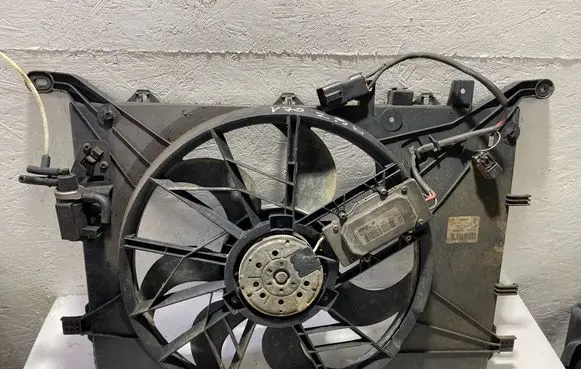 Volvo V70 Electric radiator cooling fan 1137328081 0130303909 30680547