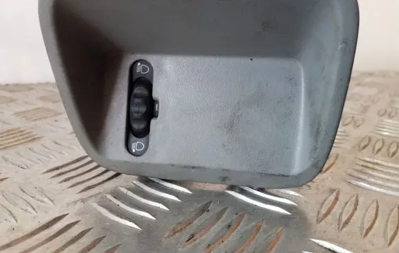 Opel Vivaro Headlight level height control switch 8200022569
