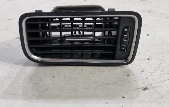 Volkswagen Jetta VI Dashboard side air vent grill/cover trim 5C6819704