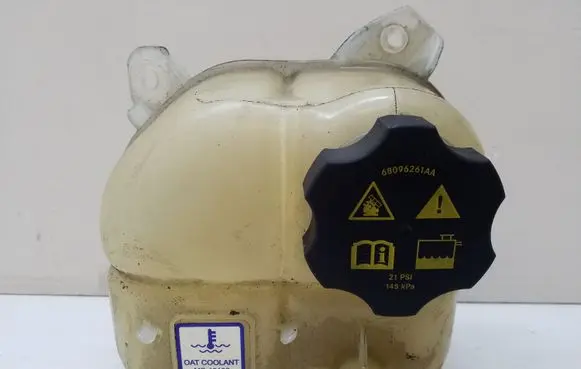 Jeep Cherokee Coolant expansion tank/reservoir 68102155AC 68193799AA
