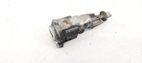 Skoda Octavia Mk2 (1Z) Front door lock (next to the handle) 