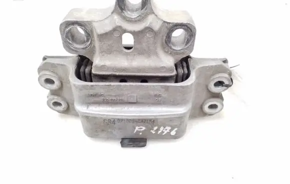 Volkswagen PASSAT B6 Engine mount bracket 3C0199555