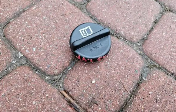 Opel Meriva B Oil filler cap 28TYS