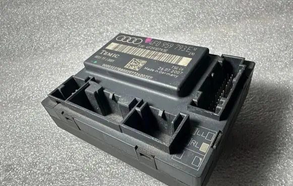Audi Q7 4L Door control unit/module 4F0959793E