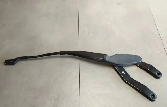 Mercedes-Benz CLS C218 X218 Front wiper blade arm A2188201044