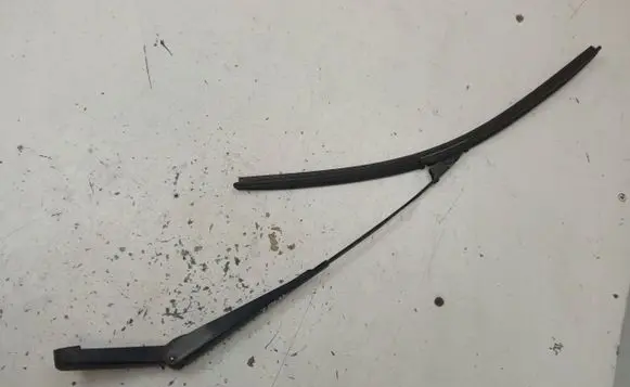 Ford Mondeo Mk III Front wiper blade arm 1S7117526AB