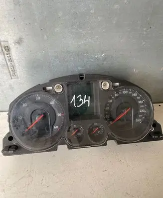 Volkswagen PASSAT B6 Speedometer (instrument cluster) 3C0920871