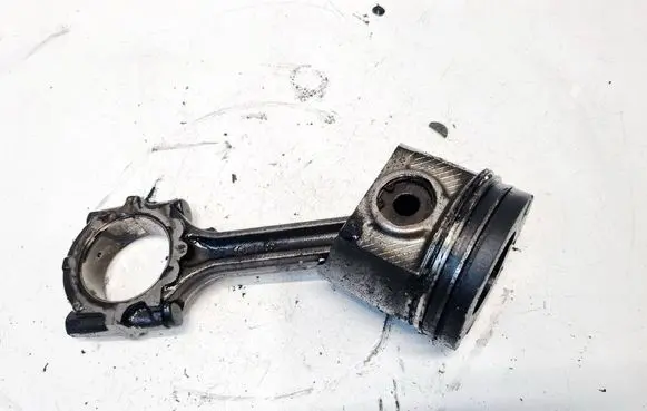 Nissan X-Trail T30 Piston with connecting rod