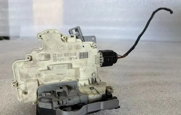 Porsche Cayenne (92A) Front door lock 8J1837016B A046465