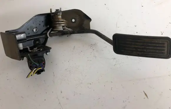 Toyota Avensis T250 Accelerator throttle pedal