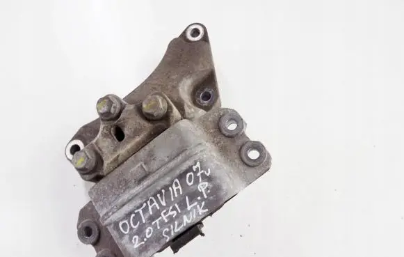 Skoda Octavia Mk2 (1Z) Engine mount bracket