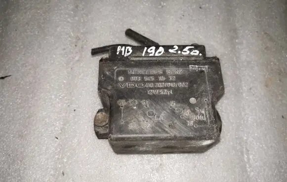 Mercedes-Benz 190 W201 Glow plug pre-heat relay 0035451032