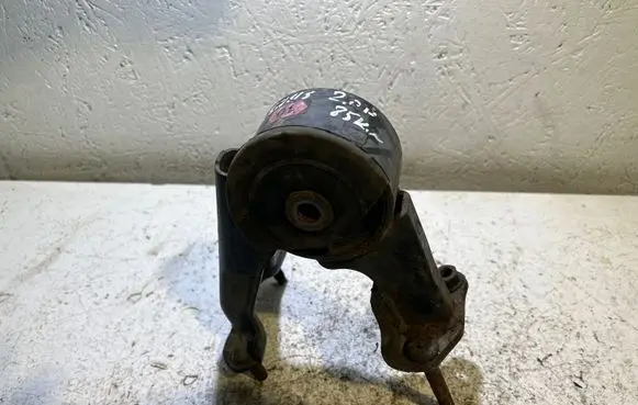 Toyota Avensis T250 Engine mount bracket