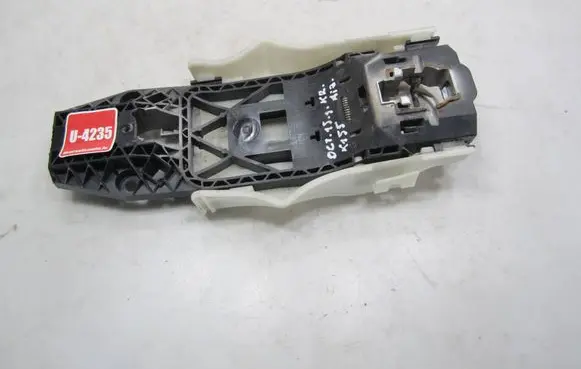 Skoda Octavia Mk3 (5E) Rear door exterior handle/bracket 5L0837885C 1129420S