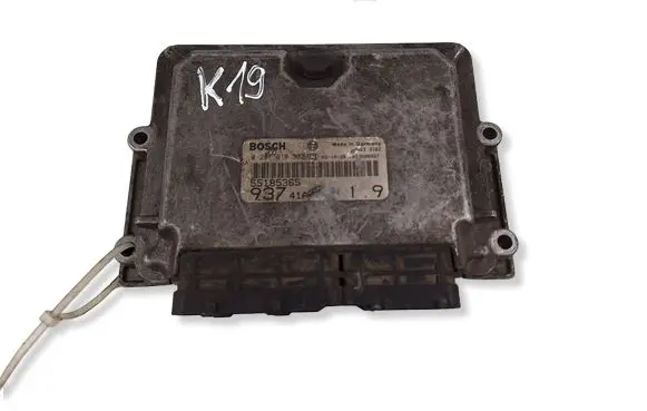 Alfa Romeo 147 Engine control unit/module 55185365 1039S00957 0281010332