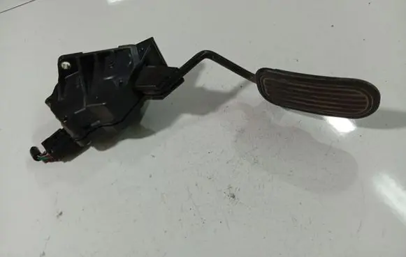 Lexus IS 220D-250-350 Accelerator throttle pedal 7811053030