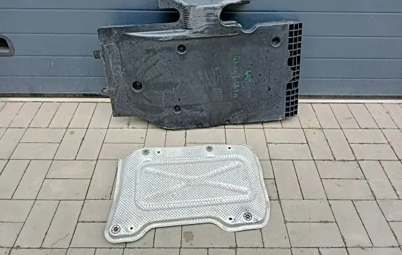 Audi Q3 8U Engine splash shield/under tray 5Qf825505D