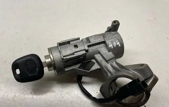 Toyota Yaris Ignition lock 450200D01