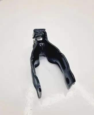 Citroen C4 II Engine mounting bracket
