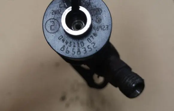 Volvo XC90 Fuel injector 0445110078