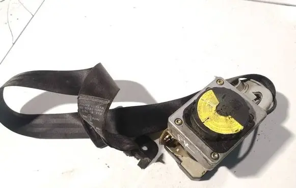 Volkswagen Golf IV Front seatbelt