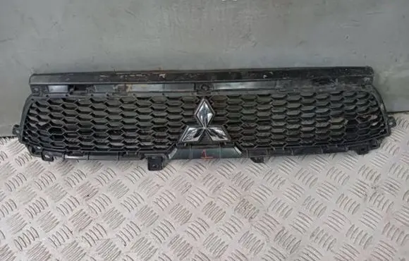 Mitsubishi Outlander Front bumper upper radiator grill 6402A198